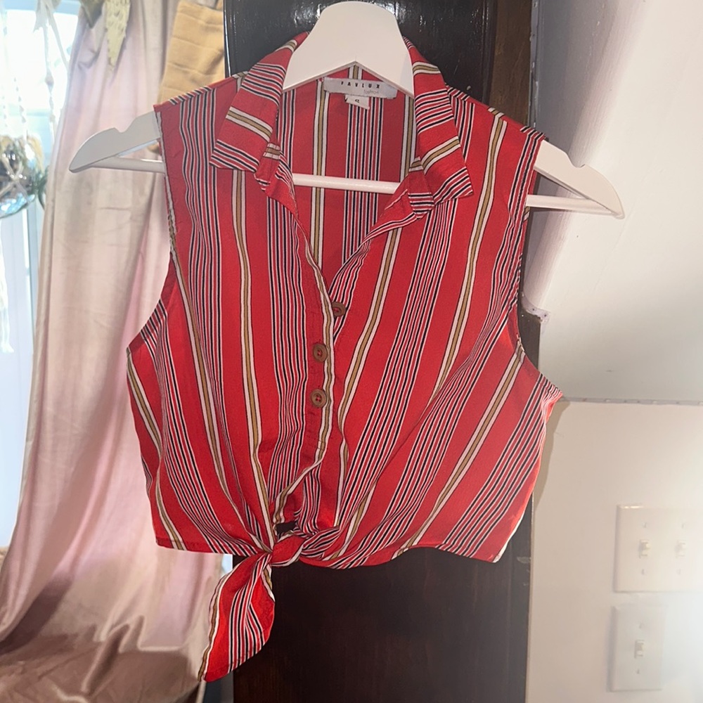 Small blouse with buttons and collar